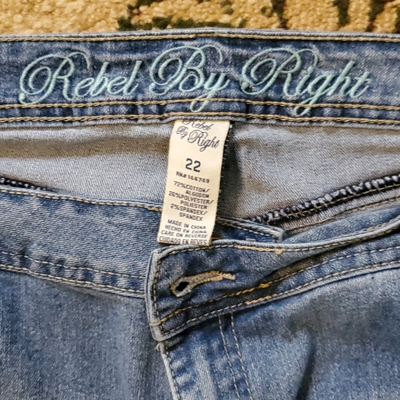 Jeans - Picture 2 of 4